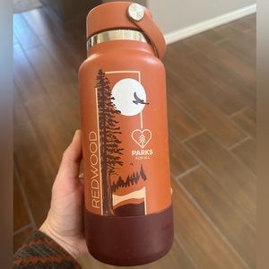 Hydroflask National Park Foundation limited edition 32oz Redwood NP waterbottle